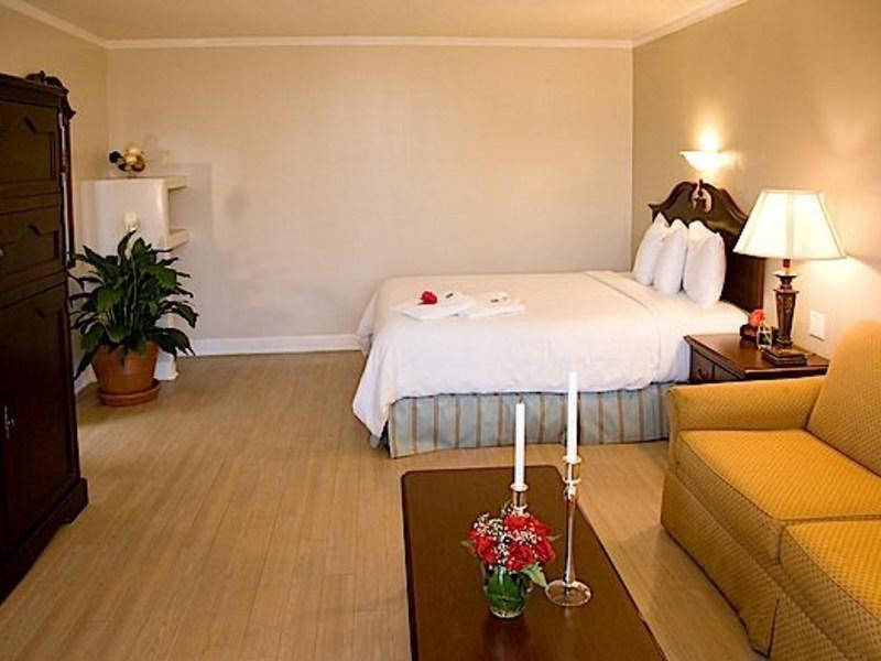 Carousel Inn And Suites Анахайм Екстериор снимка