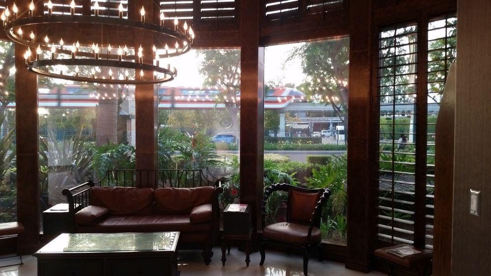 Carousel Inn And Suites Анахайм Екстериор снимка