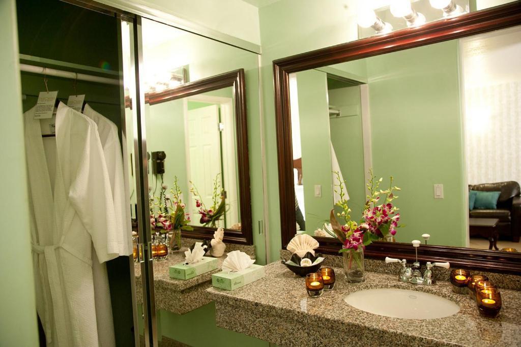 Carousel Inn And Suites Анахайм Екстериор снимка