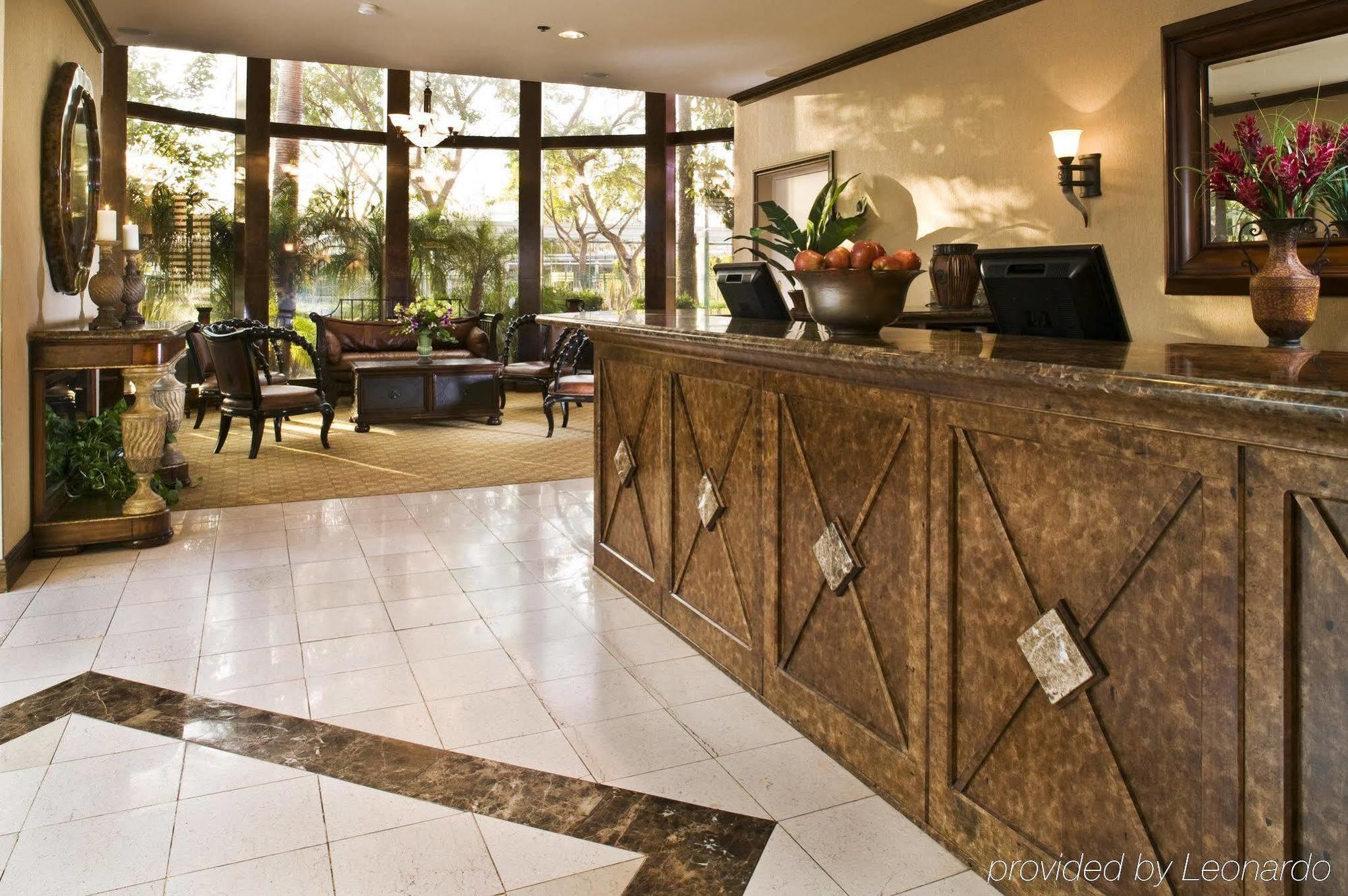 Carousel Inn And Suites Анахайм Интериор снимка