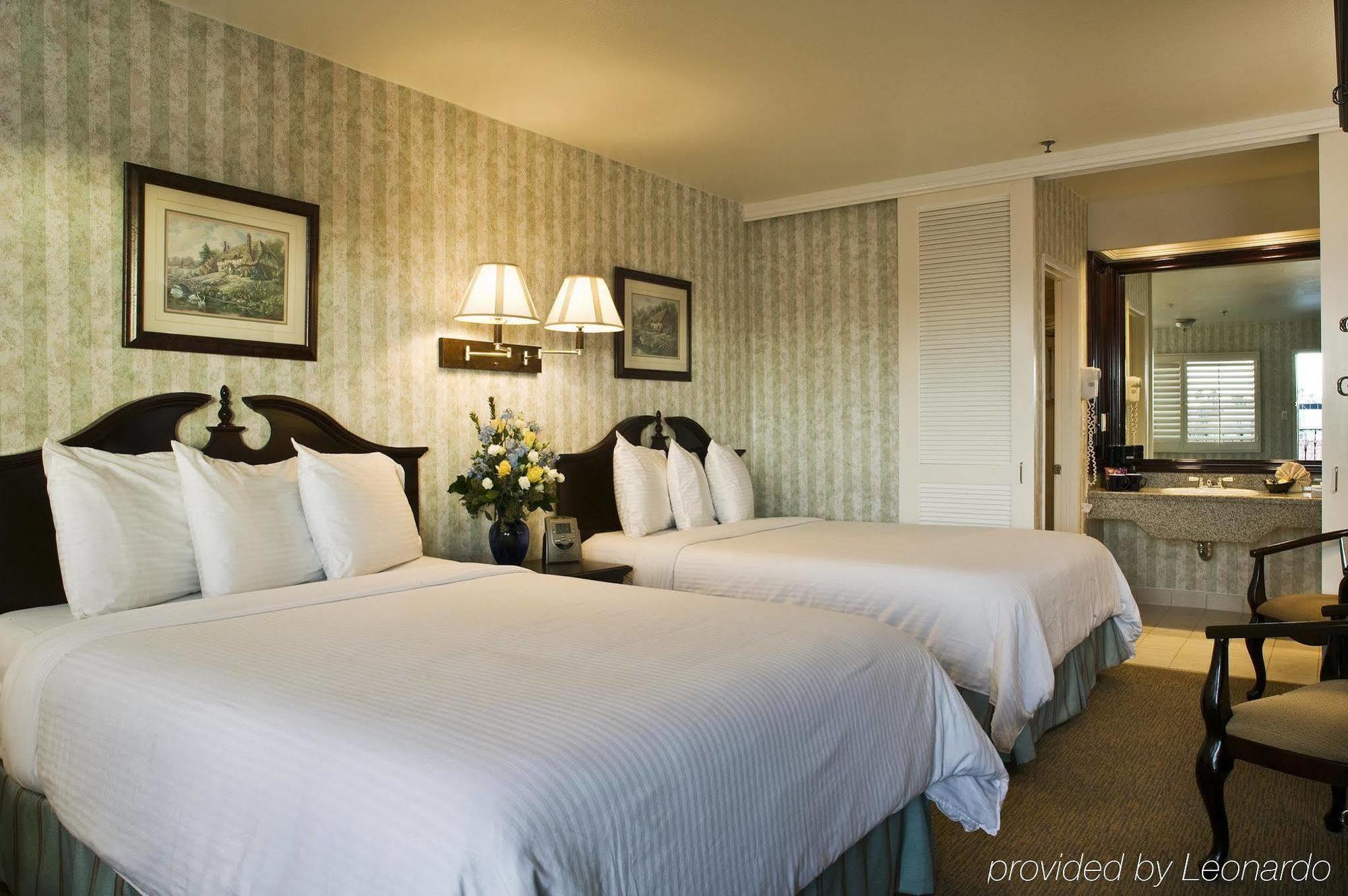 Carousel Inn And Suites Анахайм Стая снимка