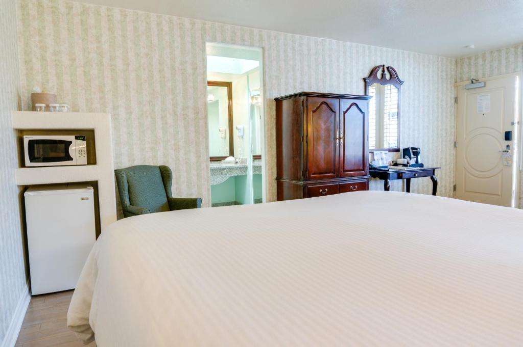 Carousel Inn And Suites Анахайм Екстериор снимка