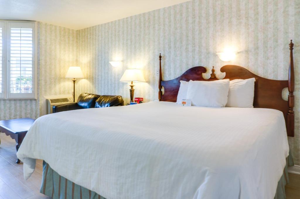 Carousel Inn And Suites Анахайм Екстериор снимка