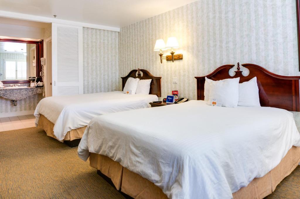 Carousel Inn And Suites Анахайм Екстериор снимка